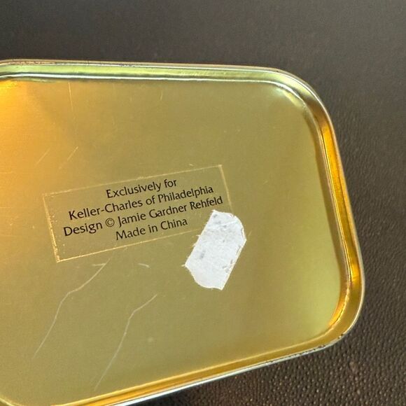 Small Vintage inspired Cherry Tin Box - Picture 3 of 6